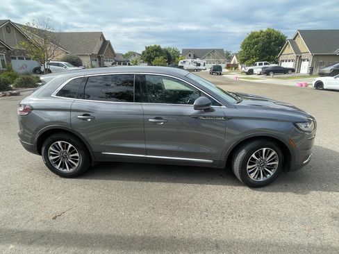 Used 2022 Lincoln Nautilus FWD w/ Premium Package image 4