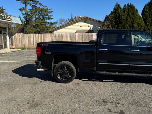 Used 2018 Chevrolet Silverado 2500 High Country image 5