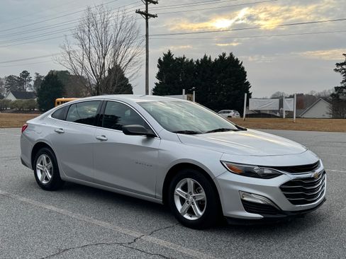 Used 2020 Chevrolet Malibu LS image 8