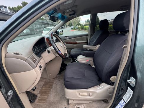 Used 2004 Toyota Sienna XLE Limited image 10