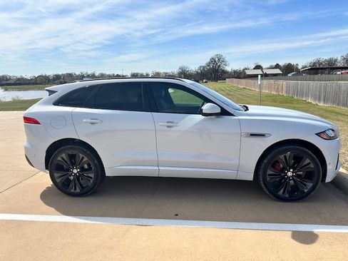 Used 2018 Jaguar F-PACE S image 2