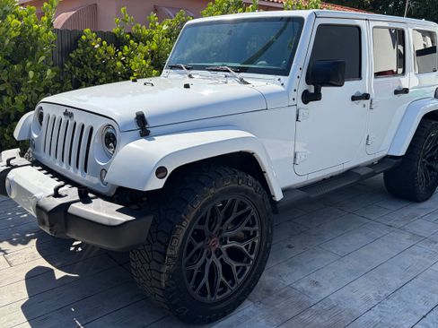 Used 2014 Jeep Wrangler Unlimited Sahara w/ Max Tow Package AWD/4WD image 2