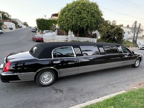 Used 2000 Lincoln Town Car Signature image 5