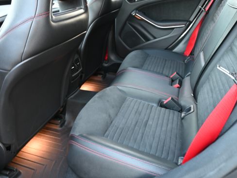 Used 2015 Mercedes-Benz CLA 250 image 27