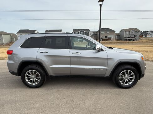 Used 2015 Jeep Grand Cherokee Limited w/ Trailer Tow Group IV image 5