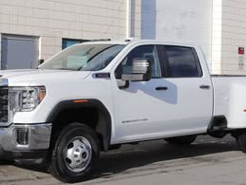 Used 2023 GMC Sierra 3500 Pro w/ Convenience Package image 4