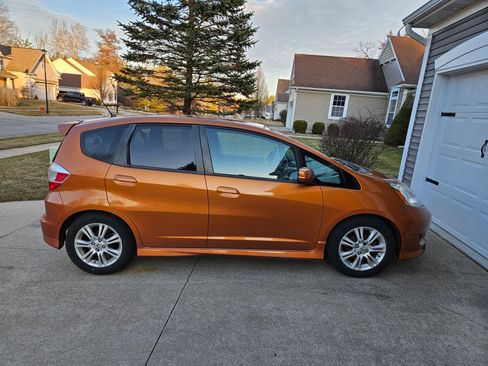 Used 2010 Honda Fit Sport image 1