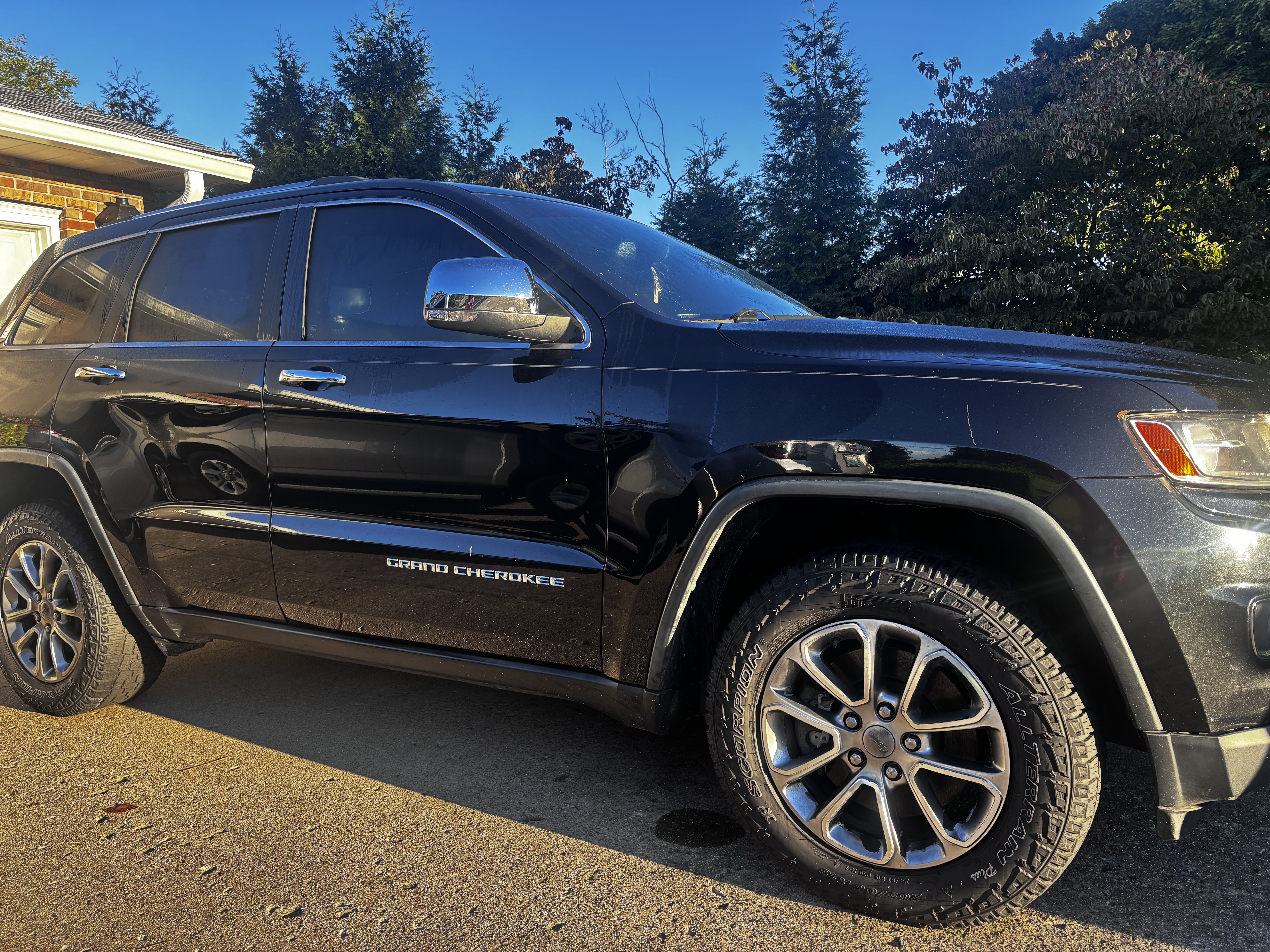 Used 2014 Jeep Grand Cherokee Limited AWD/4WD image 1