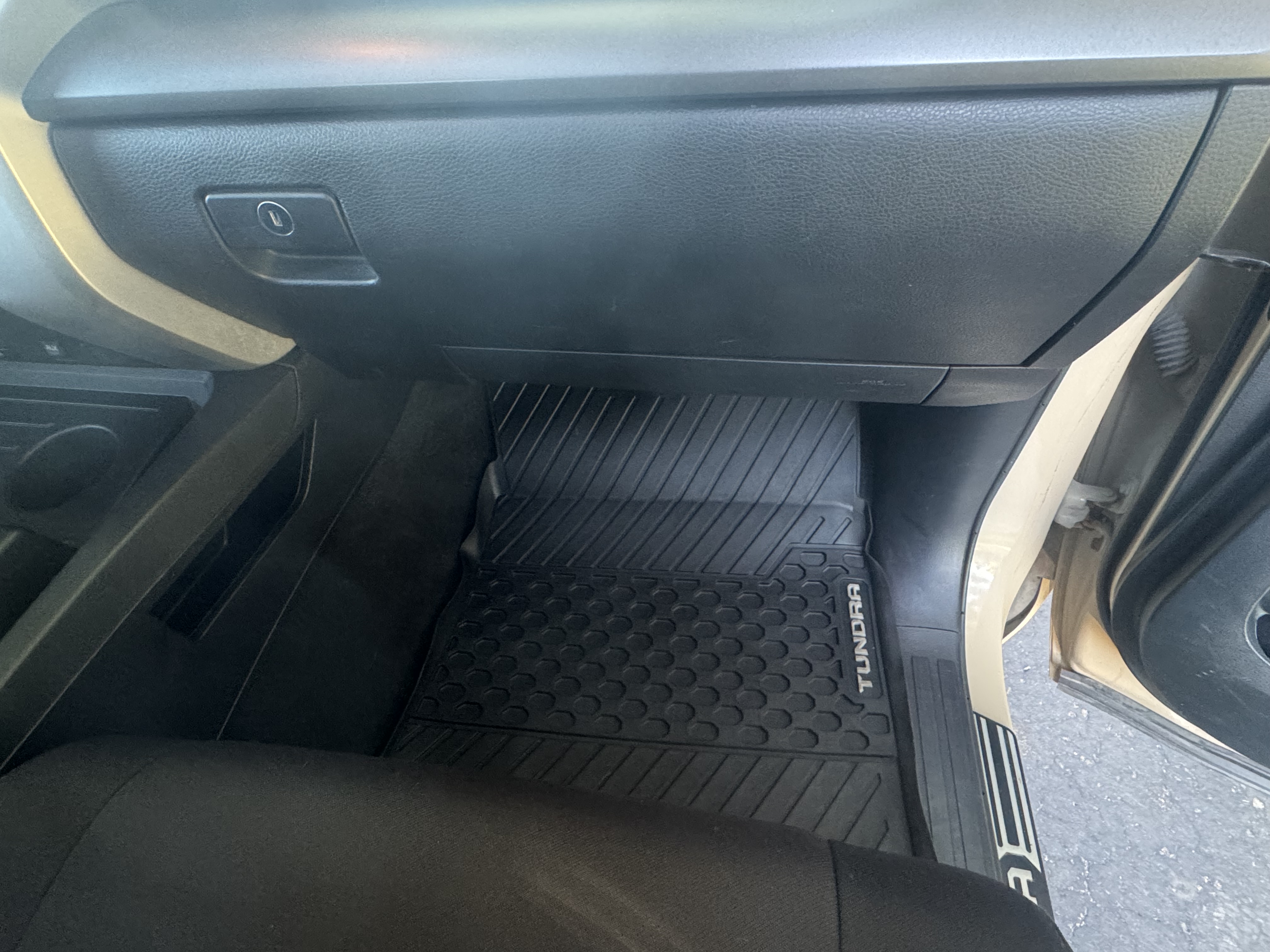 Used 2017 Toyota Tundra SR5 AWD/4WD image 17