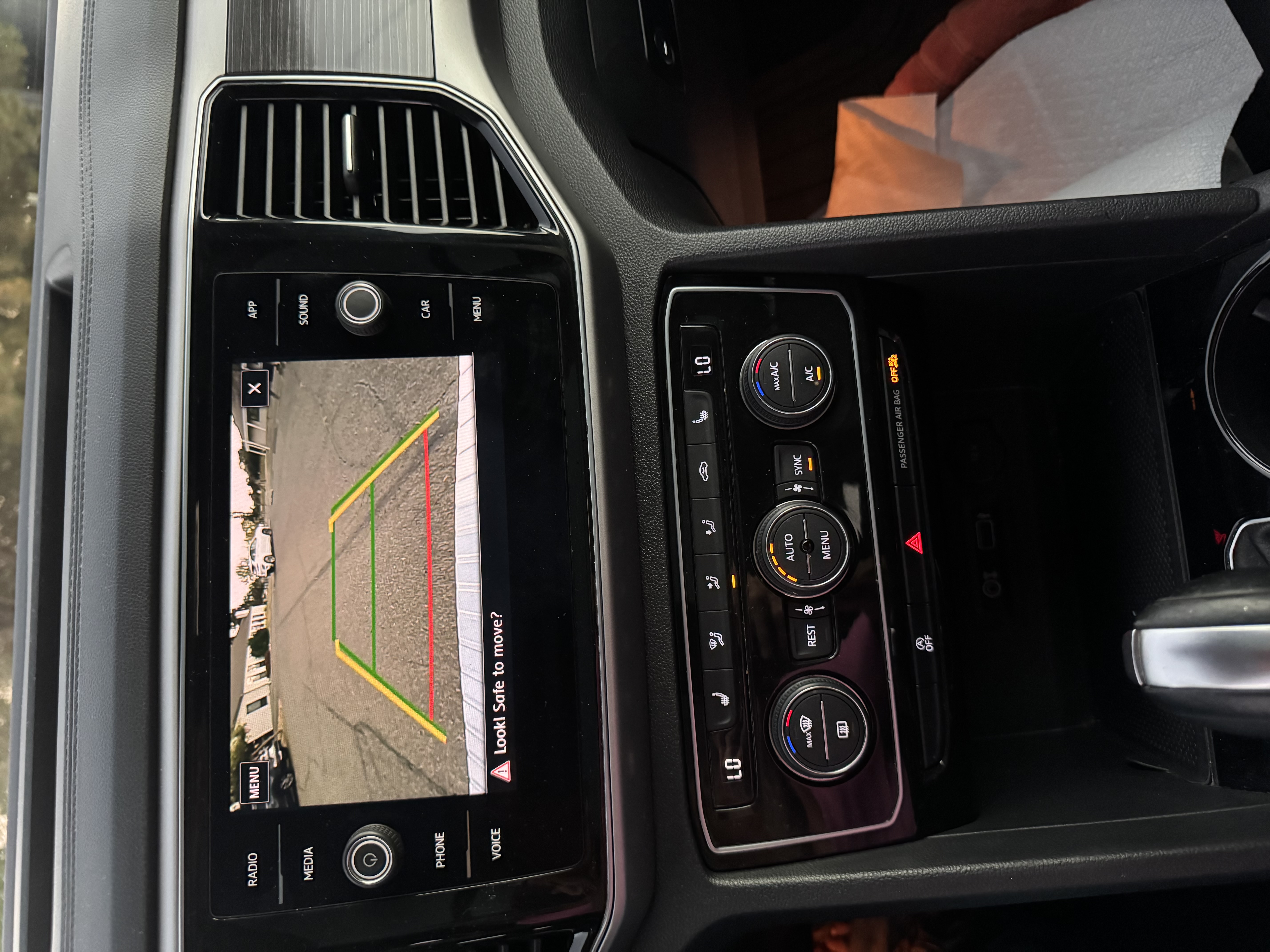 Used 2018 Volkswagen Atlas SEL AWD/4WD image 13