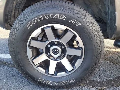 Used 2010 Toyota Tacoma 4x4 Double Cab w/ TRD Sport Pkg image 8