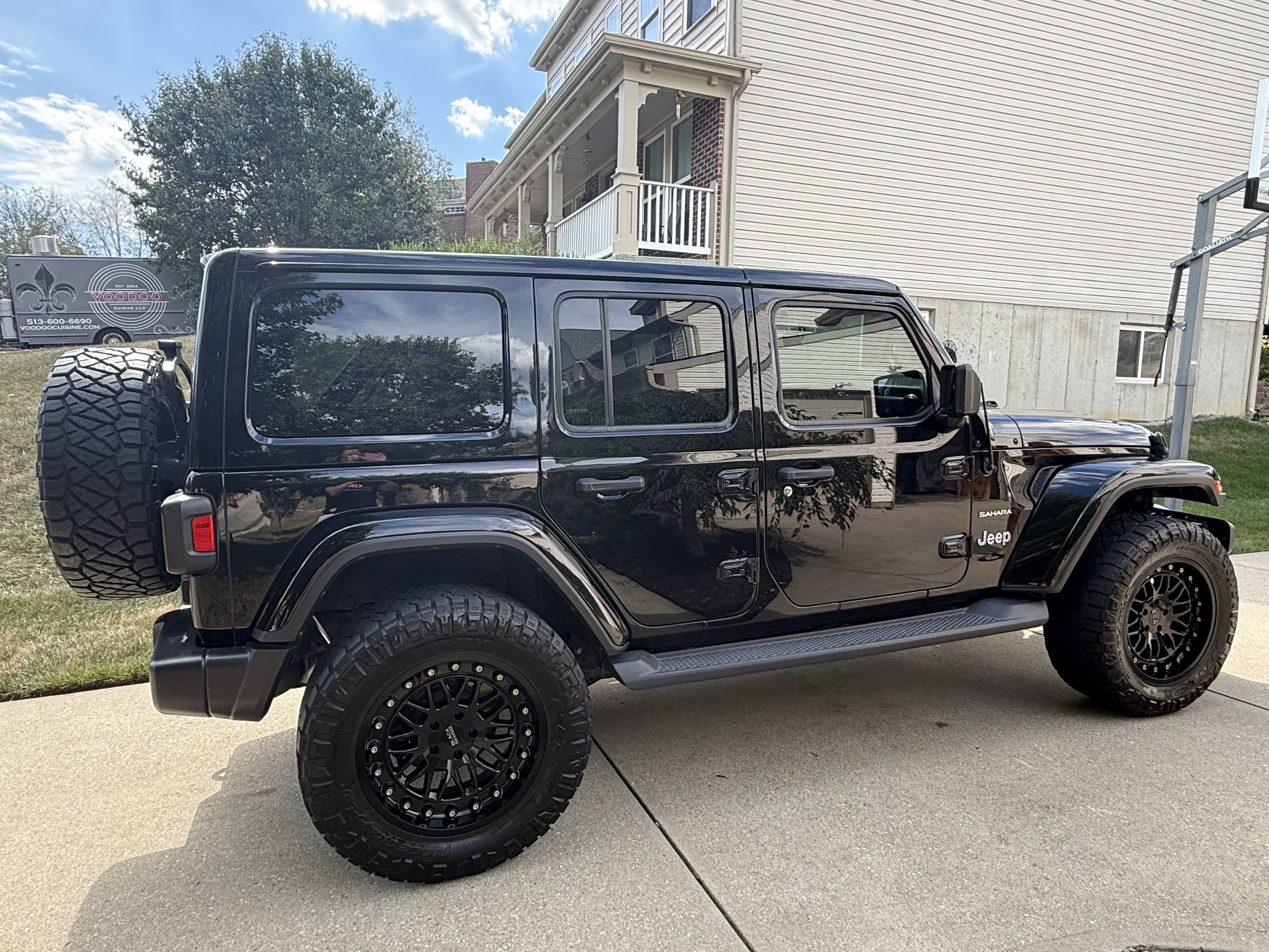 Used 2020 Jeep Wrangler Unlimited Sahara w/ Uconnect 4C Nav & Sound Group AWD/4WD image 4