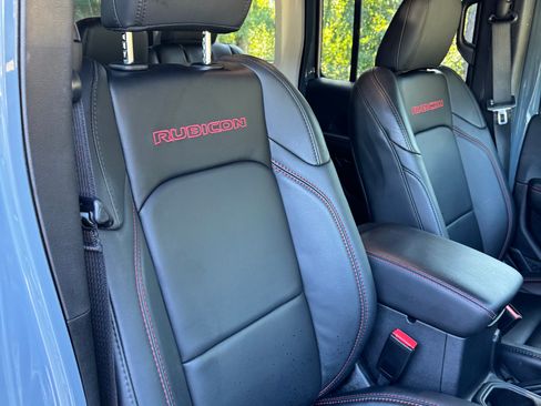 Used 2024 Jeep Wrangler Unlimited Rubicon AWD/4WD image 21