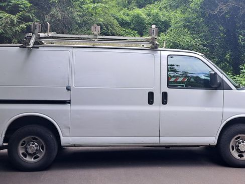 Used 2012 Chevrolet Express 2500 w/ Power Package image 8