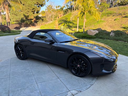 Used 2020 Jaguar F-TYPE Convertible image 2