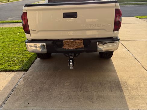 Used 2017 Toyota Tundra SR5 w/ SR5 Upgrade Package image 5