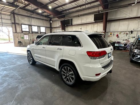 Used 2017 Jeep Grand Cherokee Overland image 6