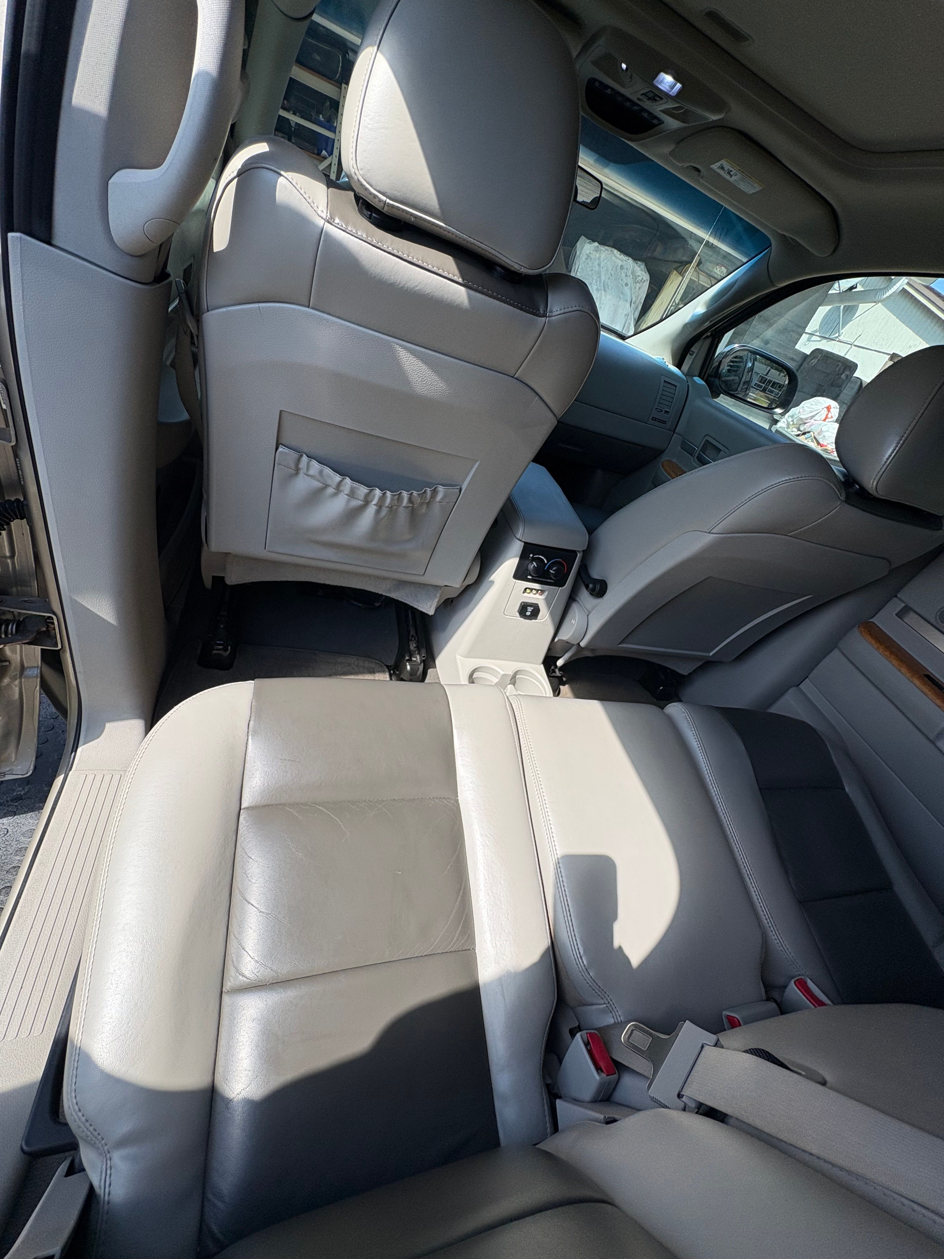 Used 2008 Chrysler Aspen Limited RWD image 25