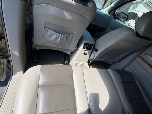 Used 2008 Chrysler Aspen Limited image 25