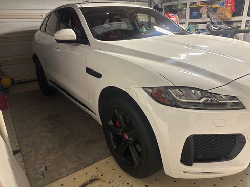 Used 2019 Jaguar F-PACE S image 8