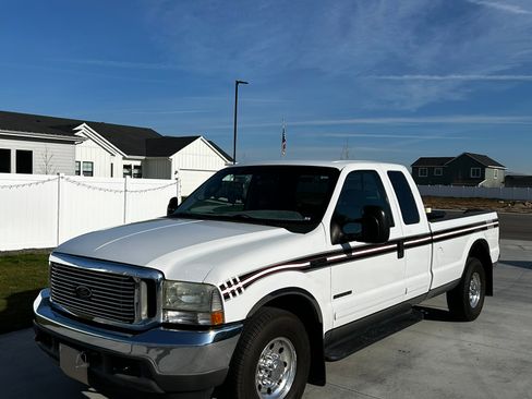 Used 2003 Ford F250 XLT image 1