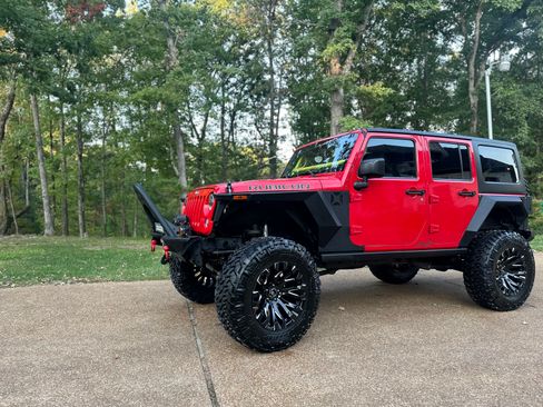 Used 2014 Jeep Wrangler Unlimited Rubicon w/ Max Tow Package AWD/4WD image 2