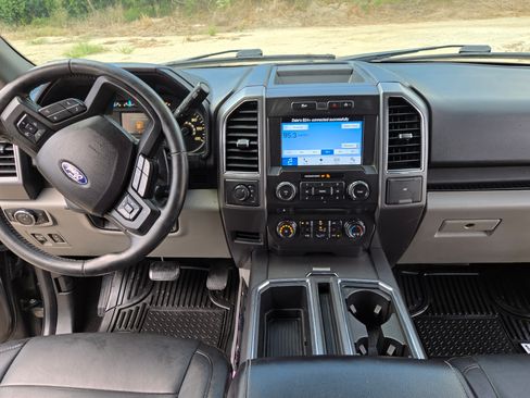 Used 2018 Ford F150 XLT w/ Equipment Group 302A Luxury image 12