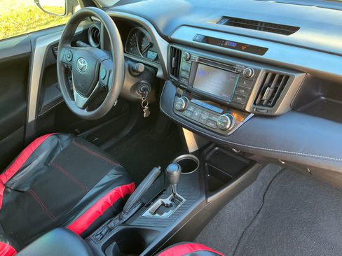 Used 2013 Toyota RAV4 XLE image 15