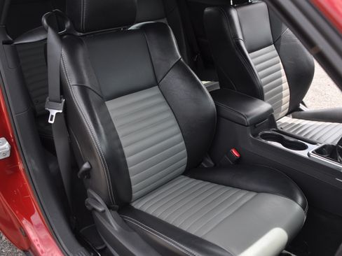 Used 2009 Dodge Challenger R/T image 10