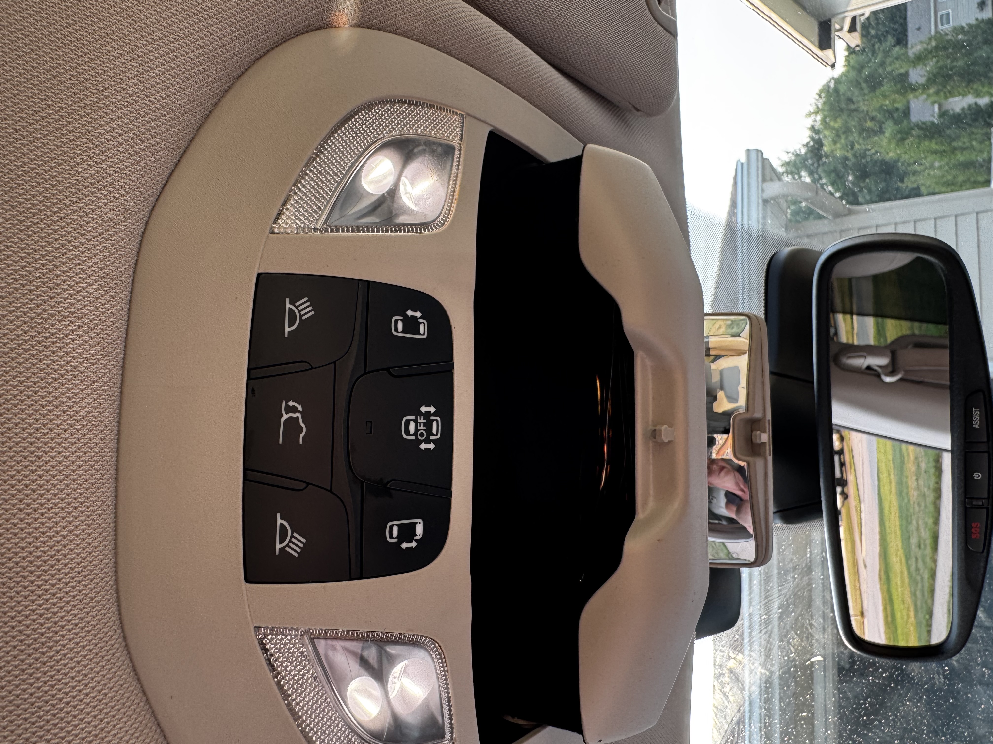 Used 2020 Chrysler Pacifica Touring-L Plus w/ Advanced Safetytec Group FWD image 15