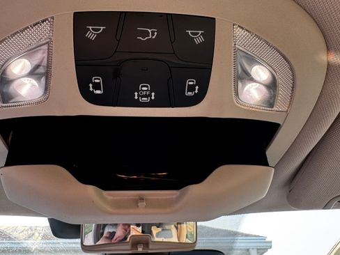 Used 2020 Chrysler Pacifica Touring-L Plus w/ Advanced Safetytec Group FWD image 15