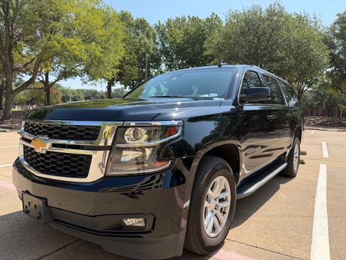 Used 2017 Chevrolet Suburban LT RWD image 18