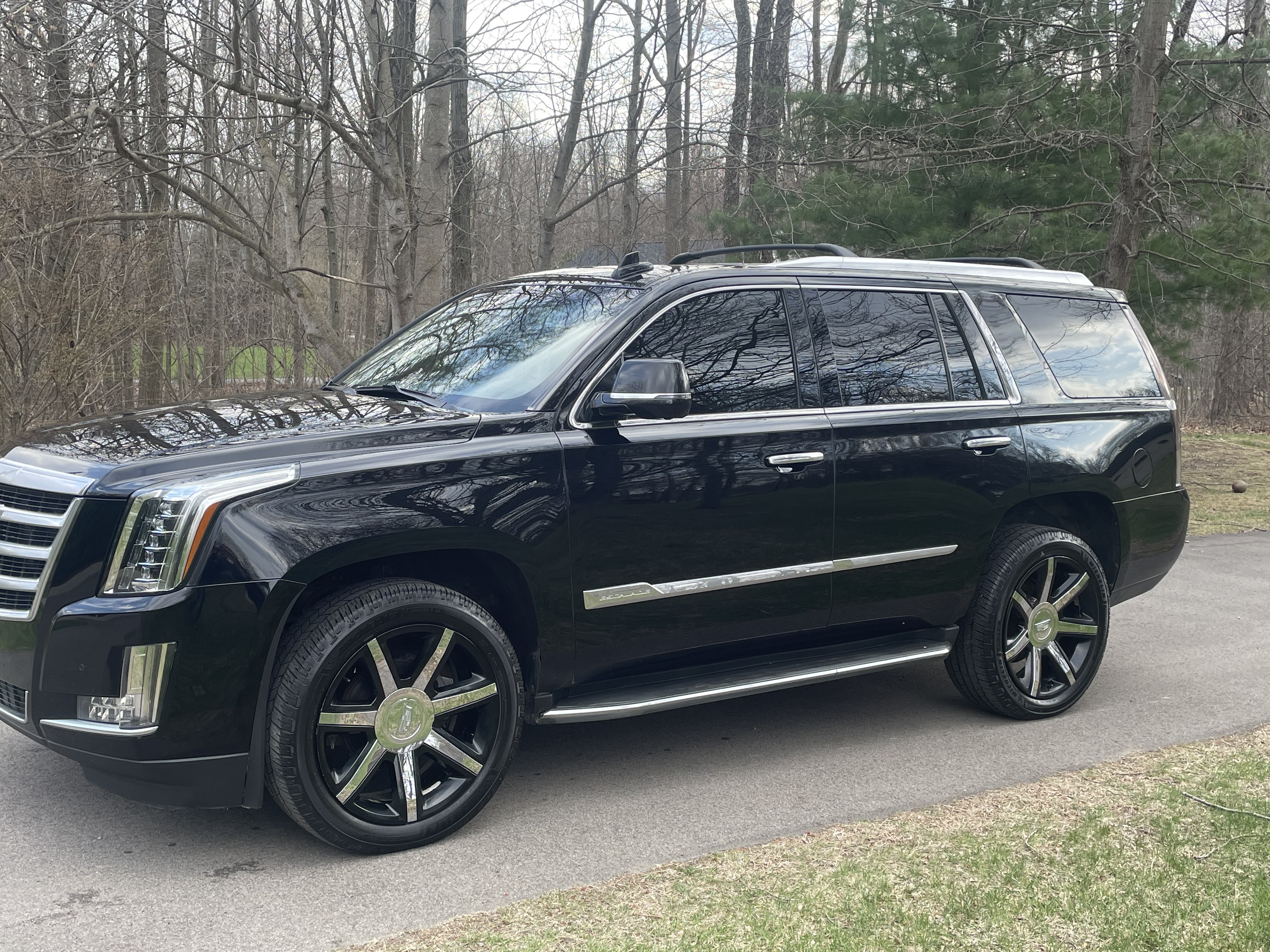 Used 2015 Cadillac Escalade Premium AWD/4WD image 4