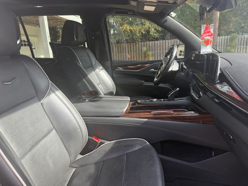 Used 2022 Cadillac Escalade ESV Premium Luxury image 6