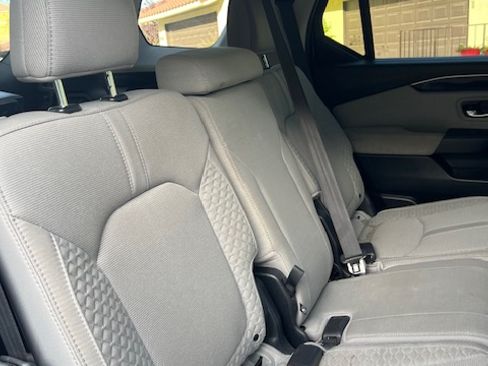 Used 2023 Honda Pilot LX image 8