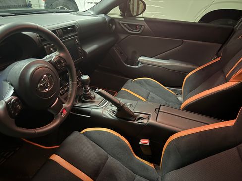 Used 2025 Toyota GR86 Hakone Edition image 8