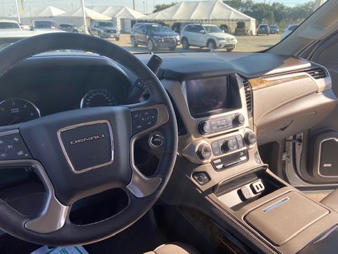 Used 2017 GMC Yukon Denali w/ Open Road Package image 19