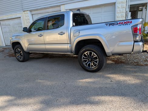 Used 2023 Toyota Tacoma TRD Sport w/ Advanced Technology Package image 9