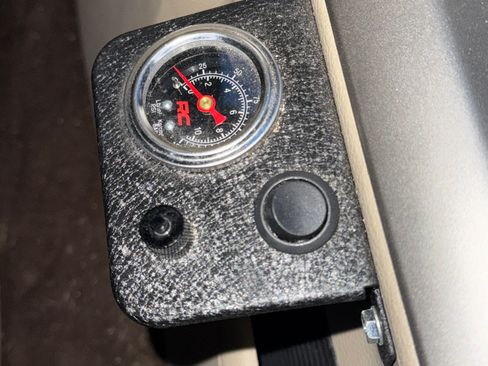 Used 2014 RAM 1500 Laramie w/ Convenience Group image 12