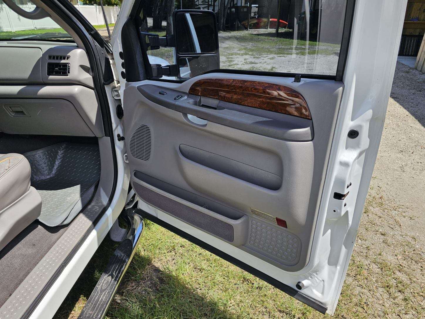Used 2001 Ford F350 2WD Crew Cab DRW Super Duty image 18