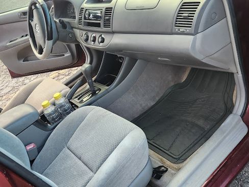 Used 2004 Toyota Camry LE image 12