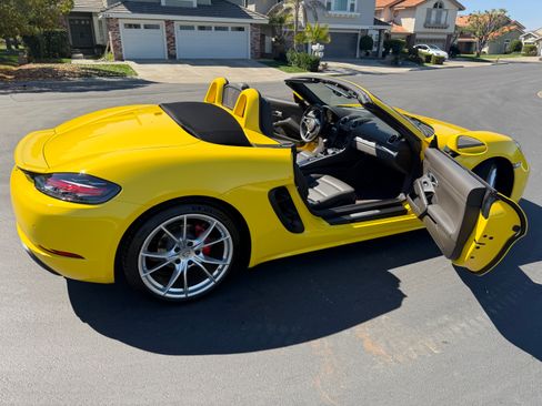 Used 2017 Porsche 718 Boxster S image 10