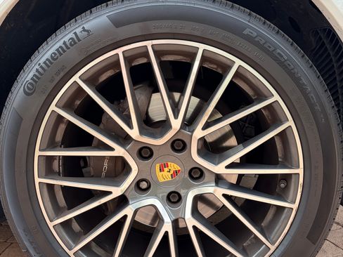 Used 2020 Porsche Cayenne AWD/4WD image 20