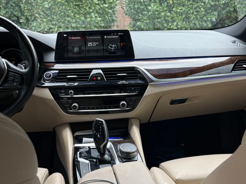 Used 2018 BMW 530i w/ Premium Package image 9