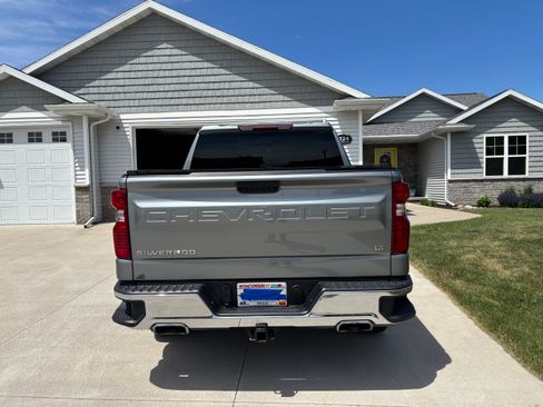 Used 2023 Chevrolet Silverado 1500 LT w/ Z71 Off-Road Package AWD/4WD image 4
