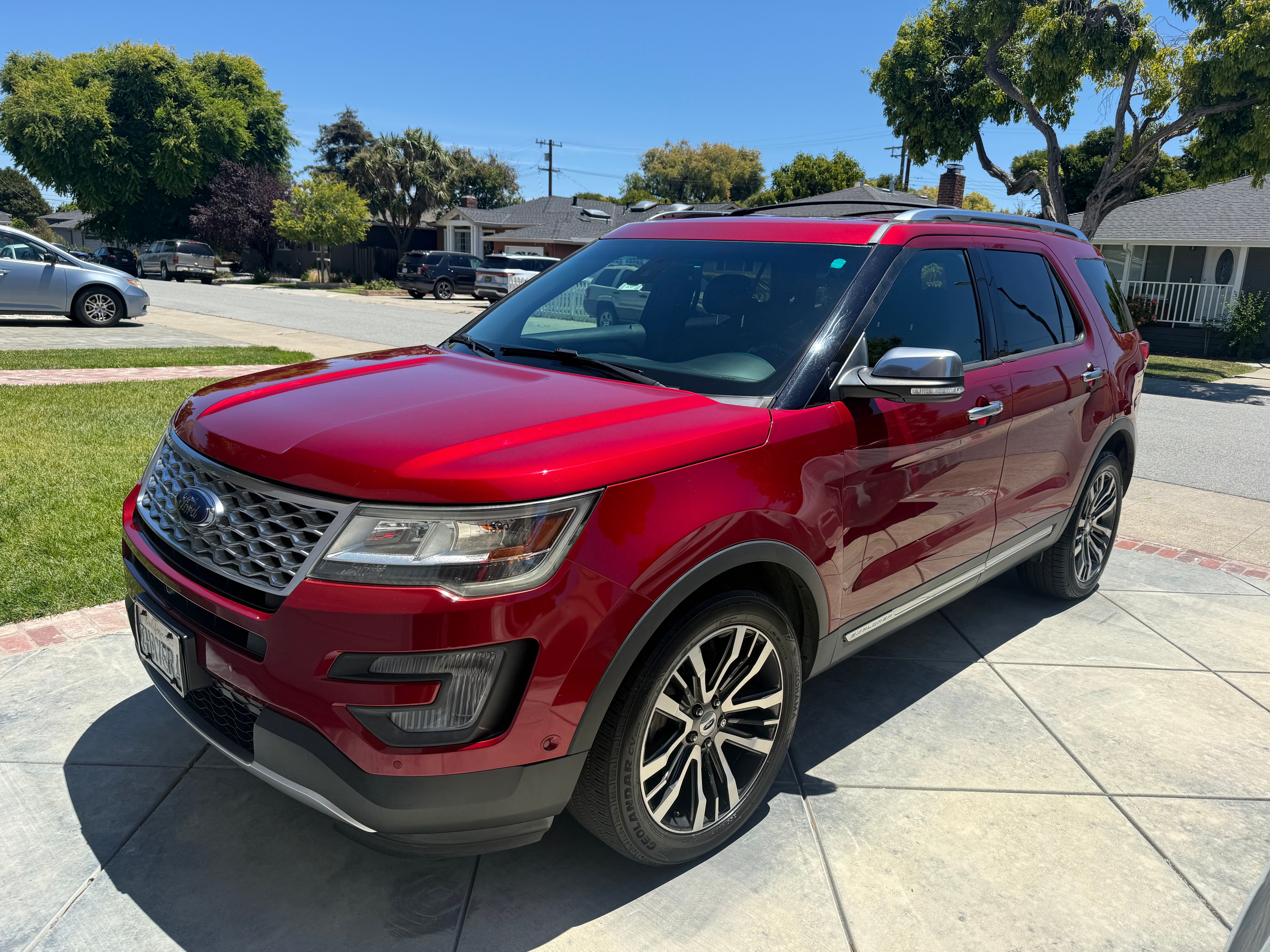 Used 2016 Ford Explorer Platinum AWD/4WD image 2