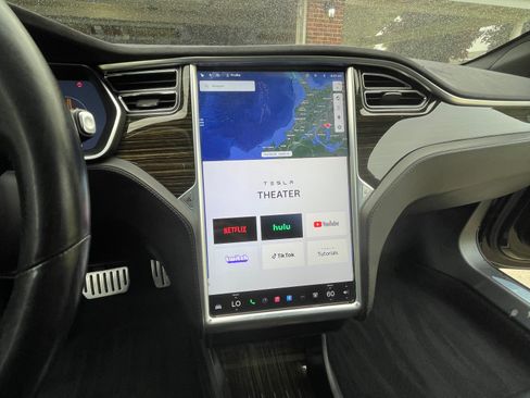 Used 2016 Tesla Model S P90D image 9