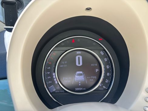 Used 2016 FIAT 500 Easy FWD image 18