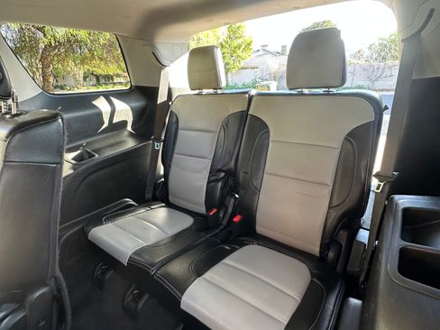 Used 2017 GMC Acadia SLE image 6