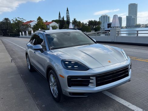 Used 2026 Porsche Cayenne E-Hybrid image 5